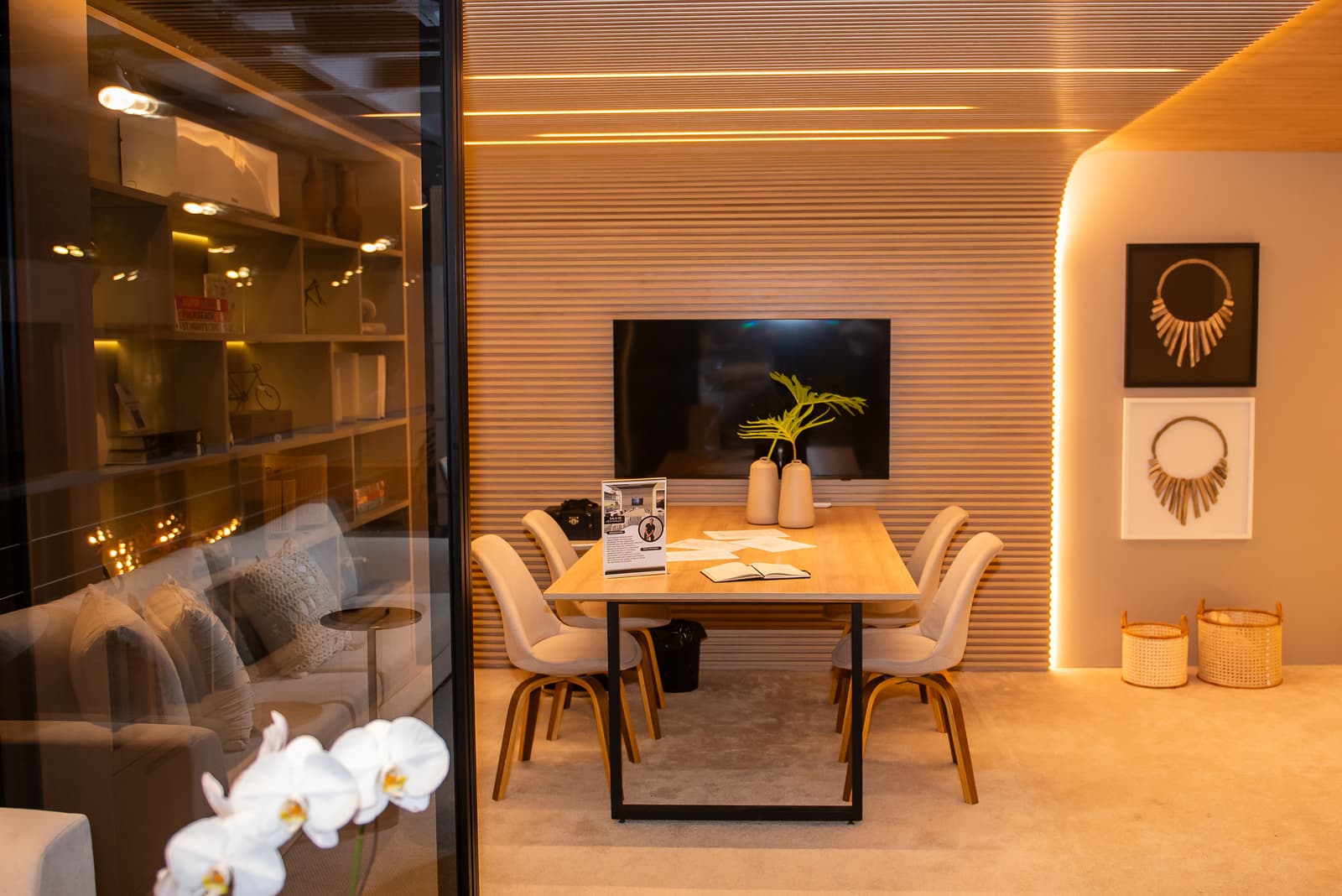 Sala de estar minimalista e elegante